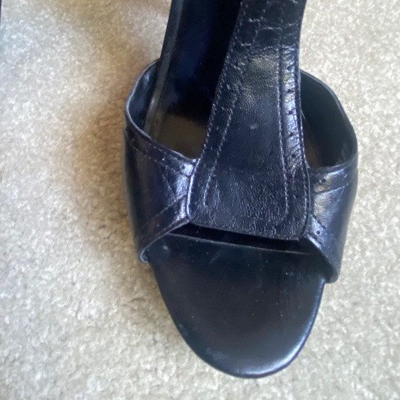 Eva & Zoe Black Leather T-Strap Shoes, Size 8 - Picture 9 of 12